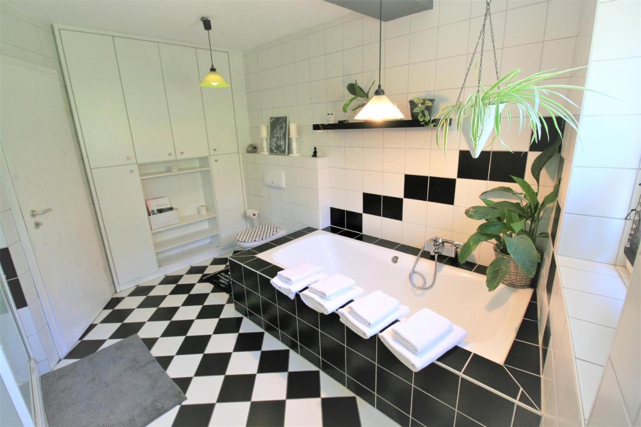 פלאנסבורג Zentrale Ferienwohnung „Treibholz“ Im Sonnenblumenhaus מראה חיצוני תמונה