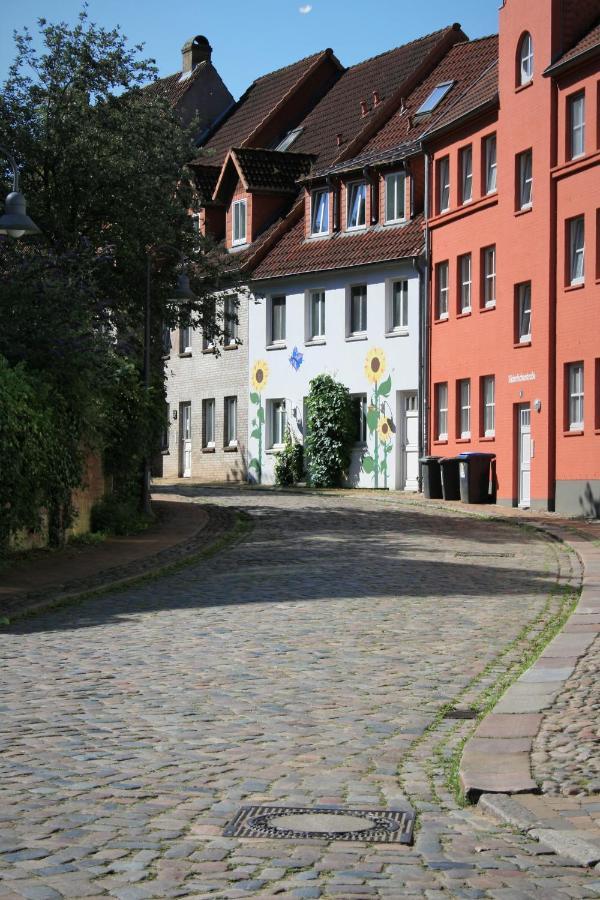 פלאנסבורג Zentrale Ferienwohnung „Treibholz“ Im Sonnenblumenhaus מראה חיצוני תמונה
